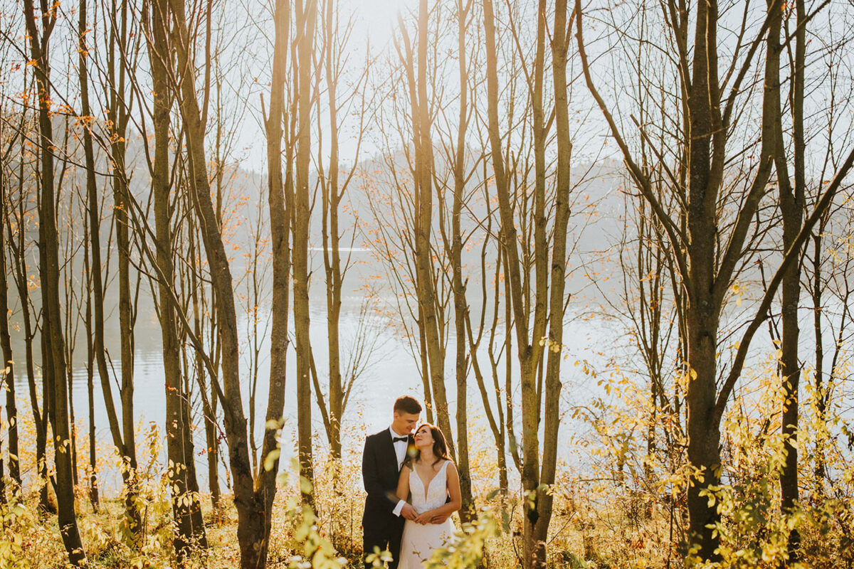 sesja ślubna nad Jeziorem Czorsztyńskim, Jezioro Czorsztyńskie, jesienna sesja ślubna