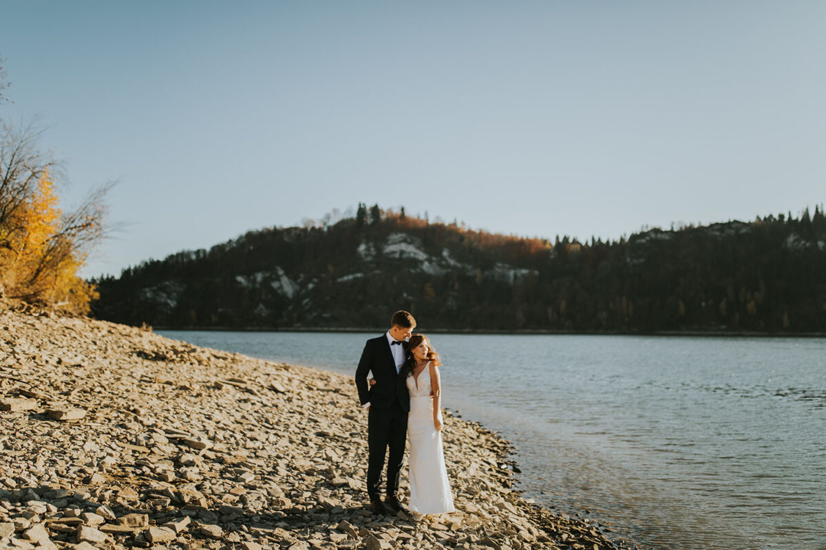 sesja ślubna nad Jeziorem Czorsztyńskim, Jezioro Czorsztyńskie, jesienna sesja ślubna