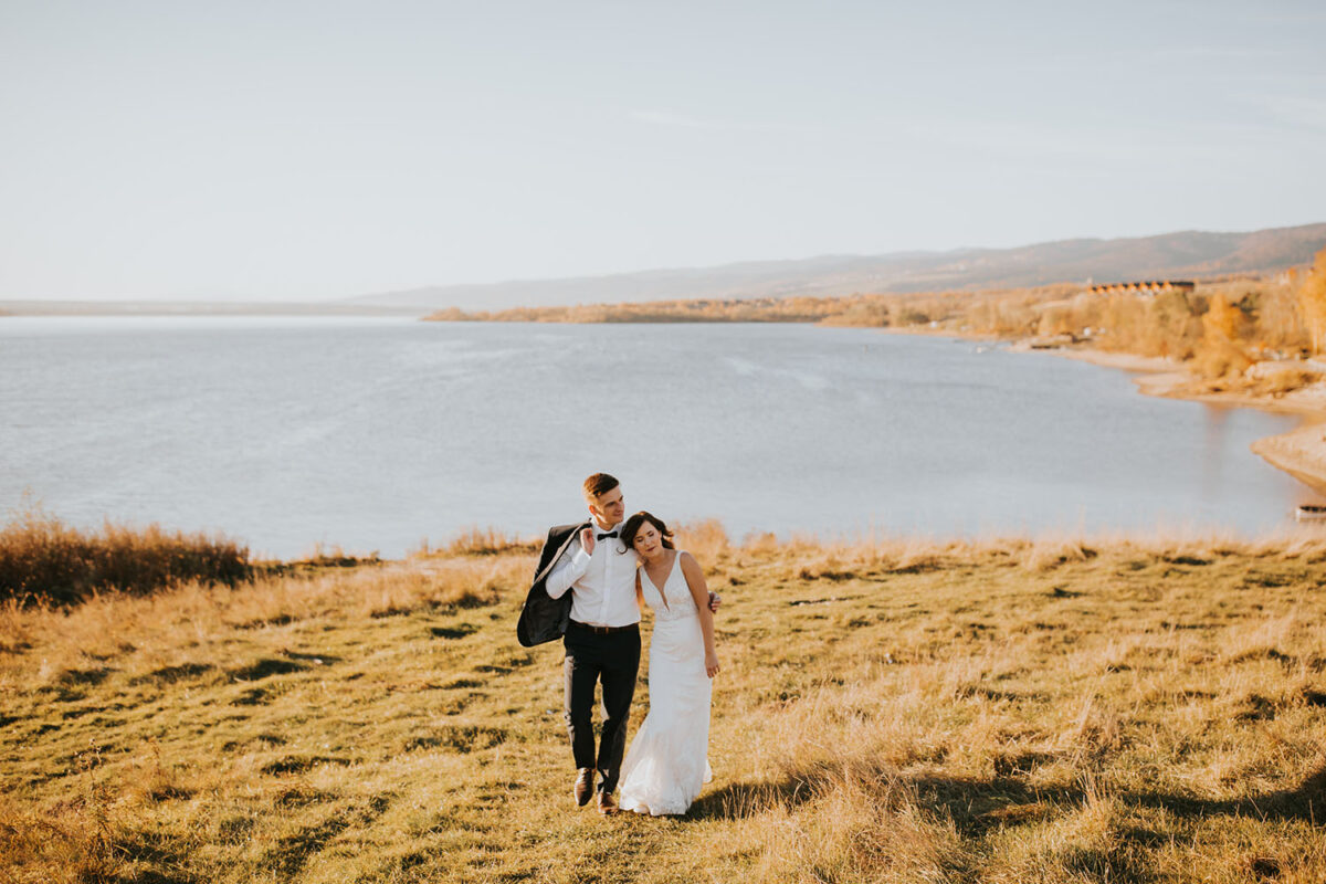sesja ślubna nad Jeziorem Czorsztyńskim, Jezioro Czorsztyńskie, jesienna sesja ślubna