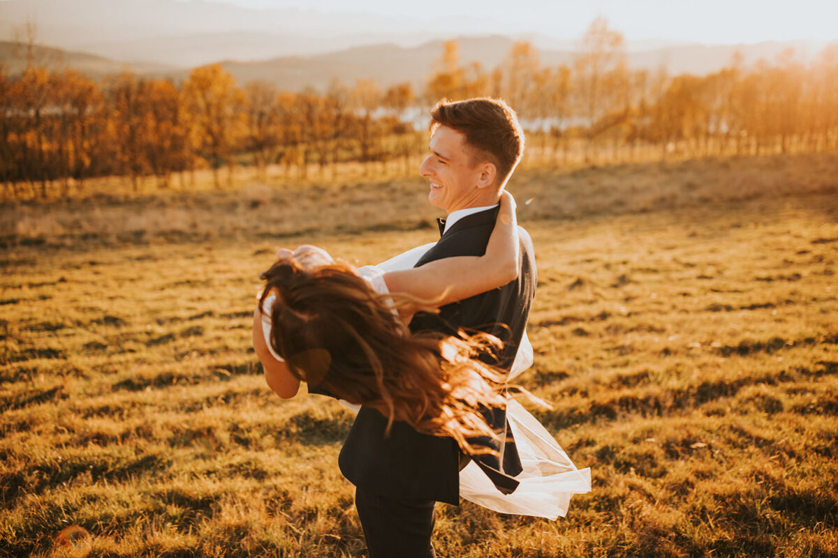 sesja ślubna nad Jeziorem Czorsztyńskim, Jezioro Czorsztyńskie, jesienna sesja ślubna