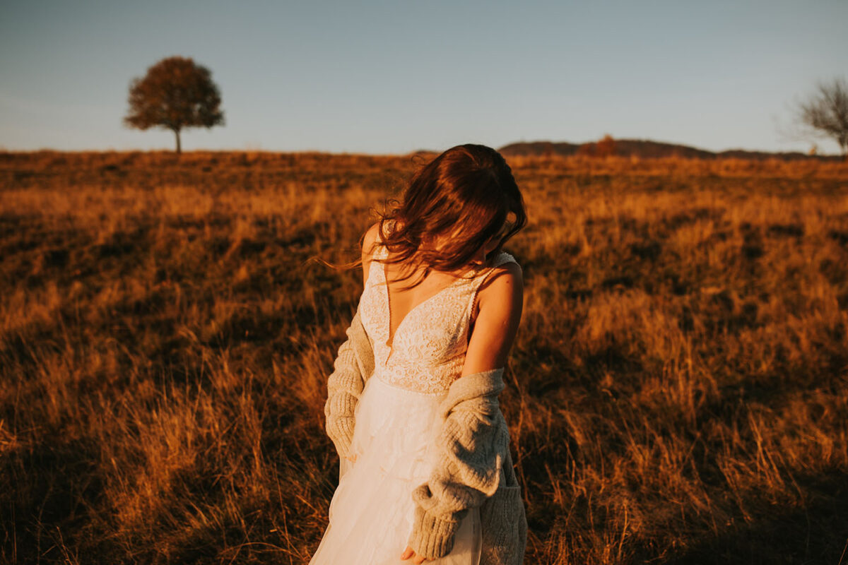 sesja ślubna nad Jeziorem Czorsztyńskim, Jezioro Czorsztyńskie, jesienna sesja ślubna