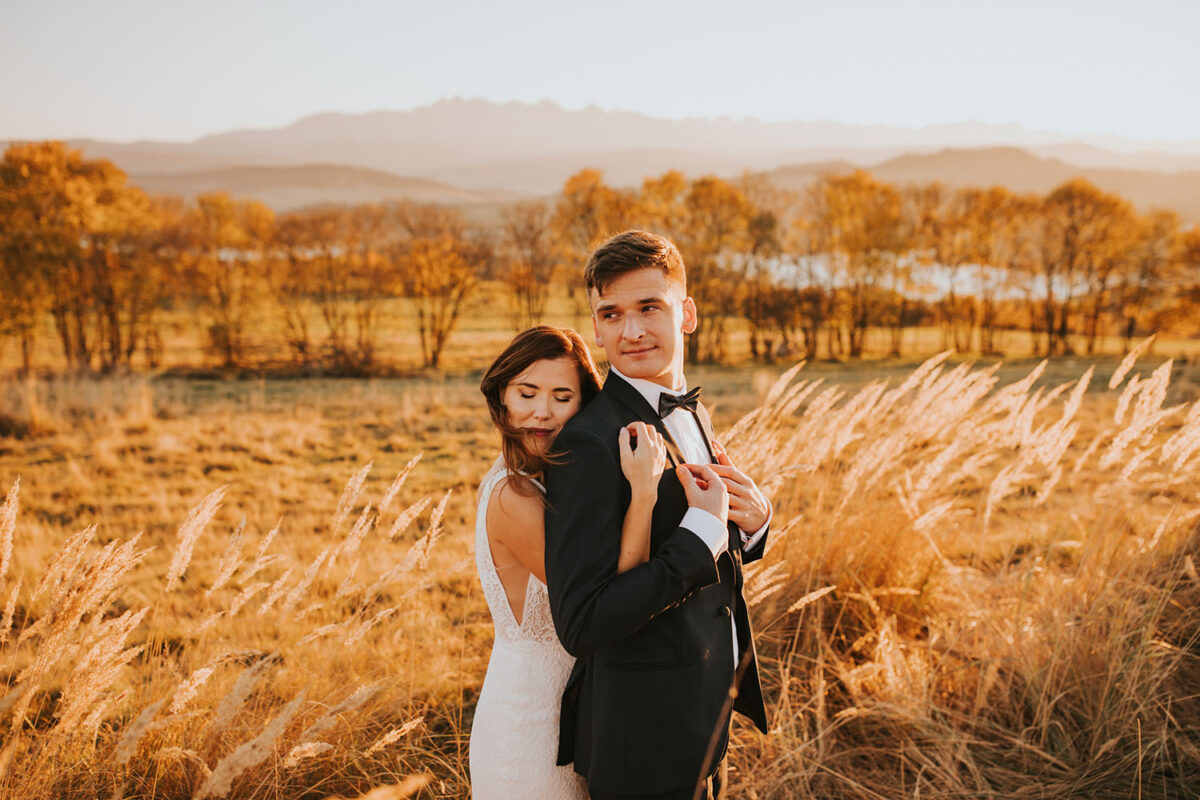 sesja ślubna nad Jeziorem Czorsztyńskim, Jezioro Czorsztyńskie, jesienna sesja ślubna