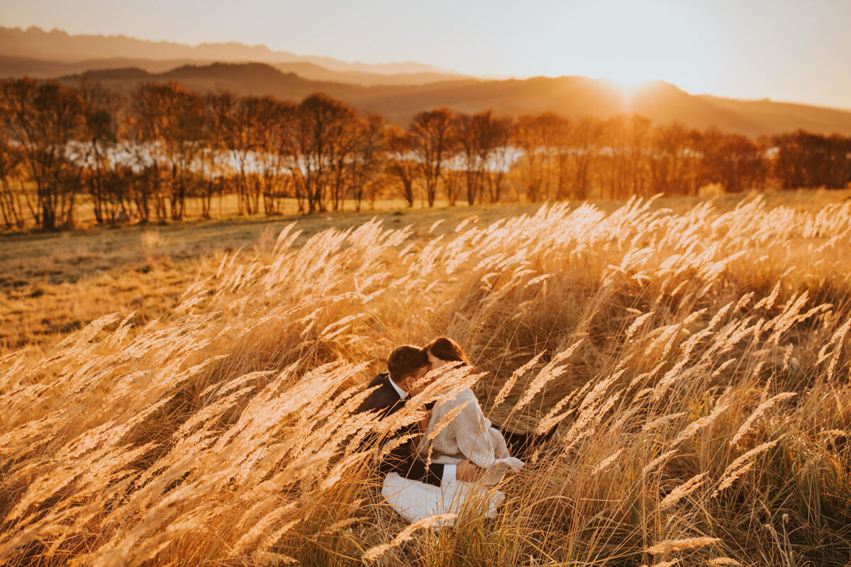 sesja ślubna nad Jeziorem Czorsztyńskim, Jezioro Czorsztyńskie, jesienna sesja ślubna
