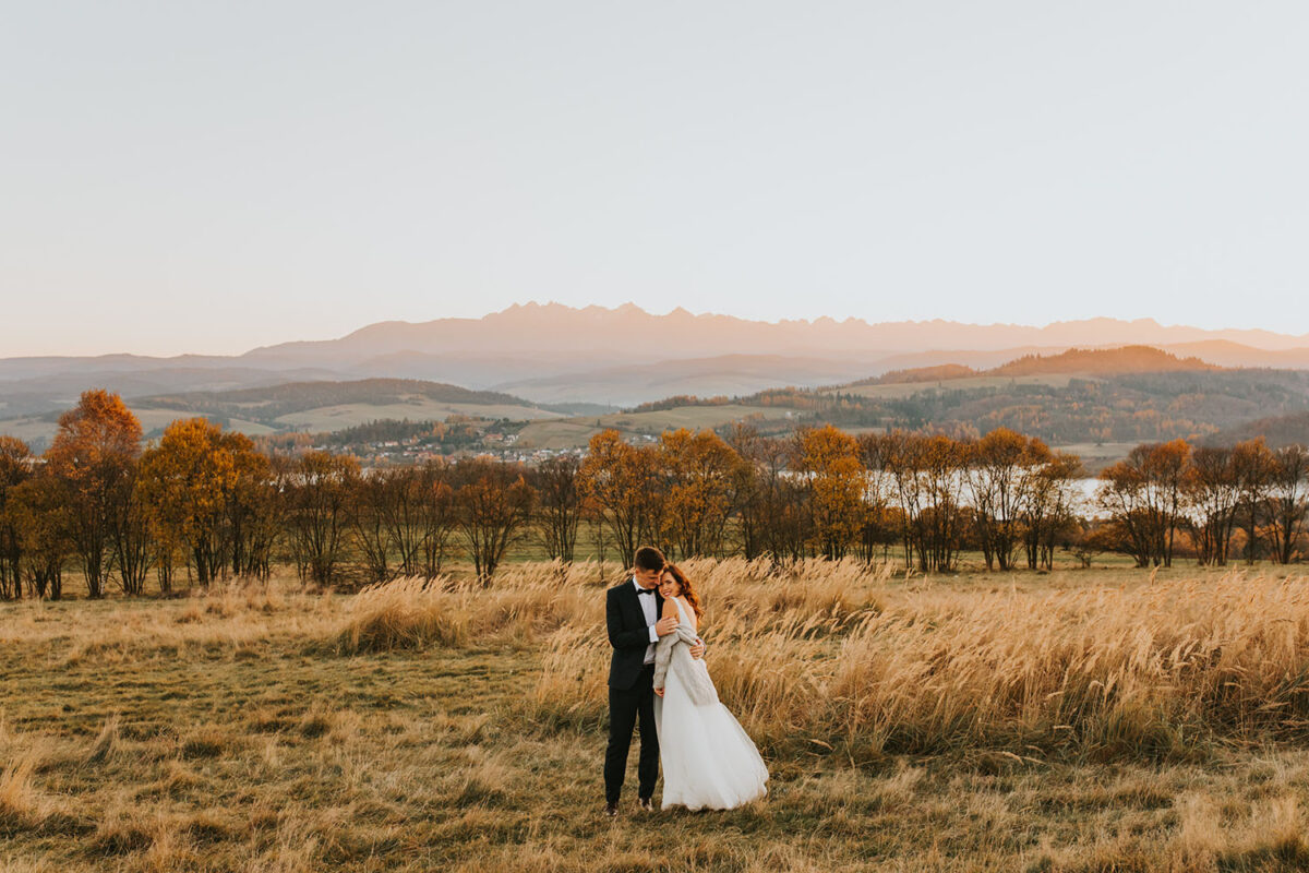 sesja ślubna nad Jeziorem Czorsztyńskim, Jezioro Czorsztyńskie, jesienna sesja ślubna