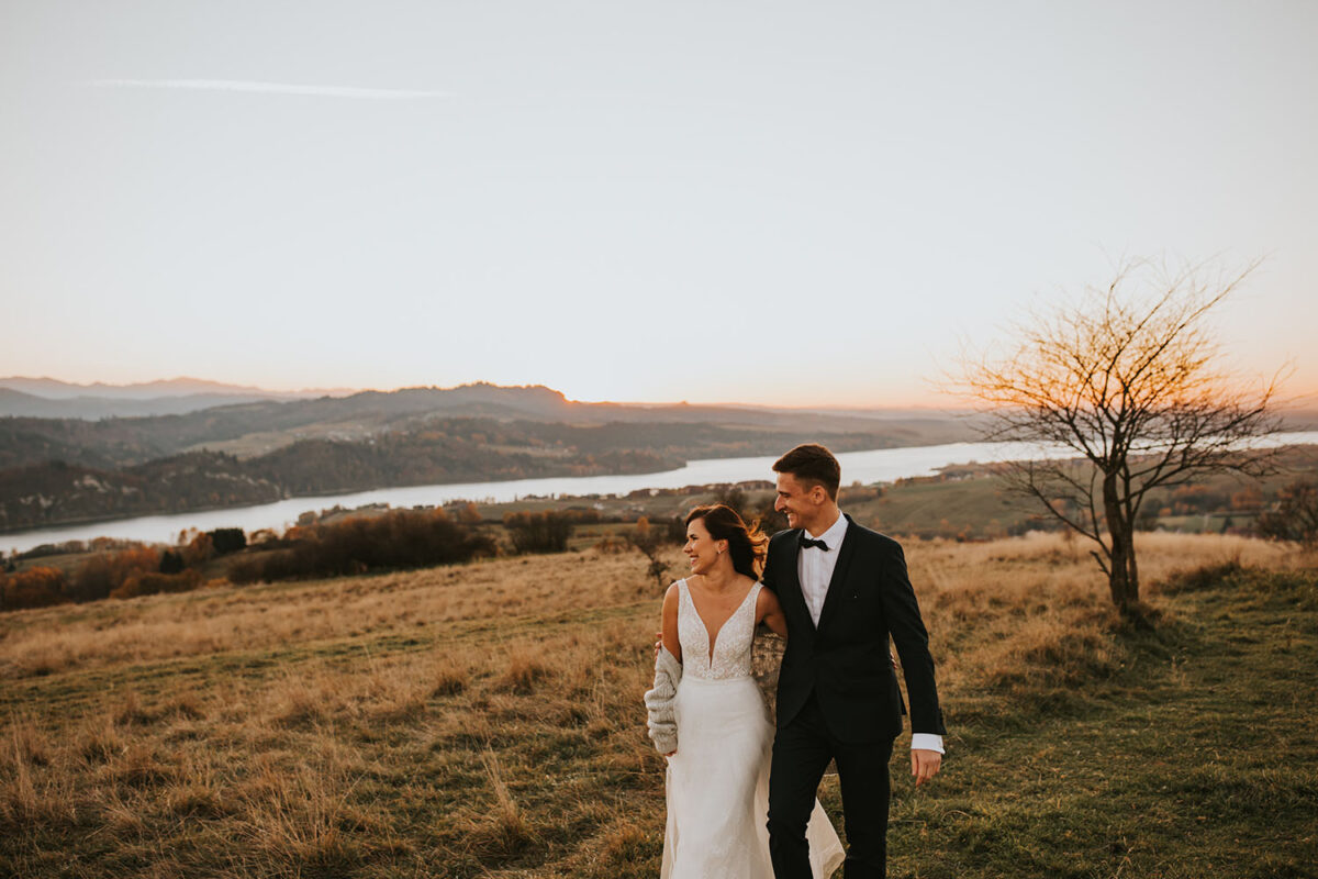 sesja ślubna nad Jeziorem Czorsztyńskim, Jezioro Czorsztyńskie, jesienna sesja ślubna