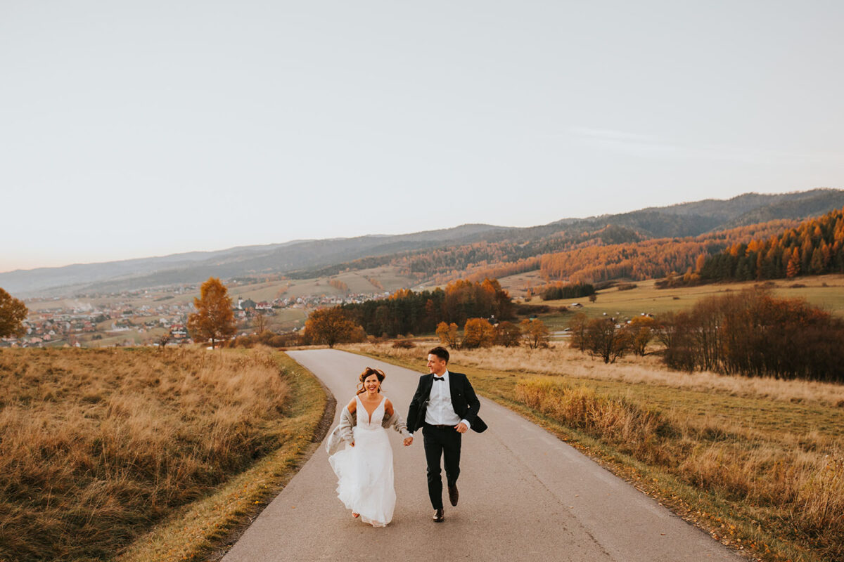 sesja ślubna nad Jeziorem Czorsztyńskim, Jezioro Czorsztyńskie, jesienna sesja ślubna