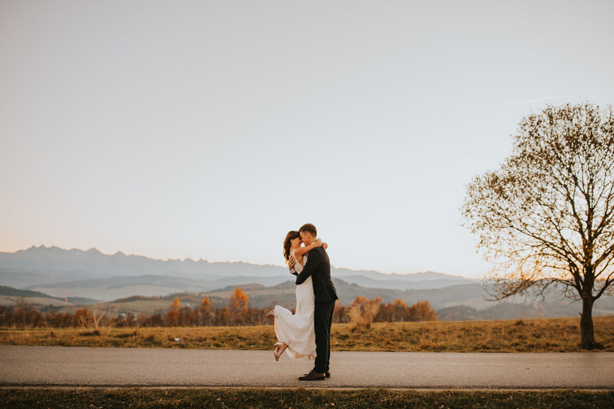sesja ślubna nad Jeziorem Czorsztyńskim, Jezioro Czorsztyńskie, jesienna sesja ślubna
