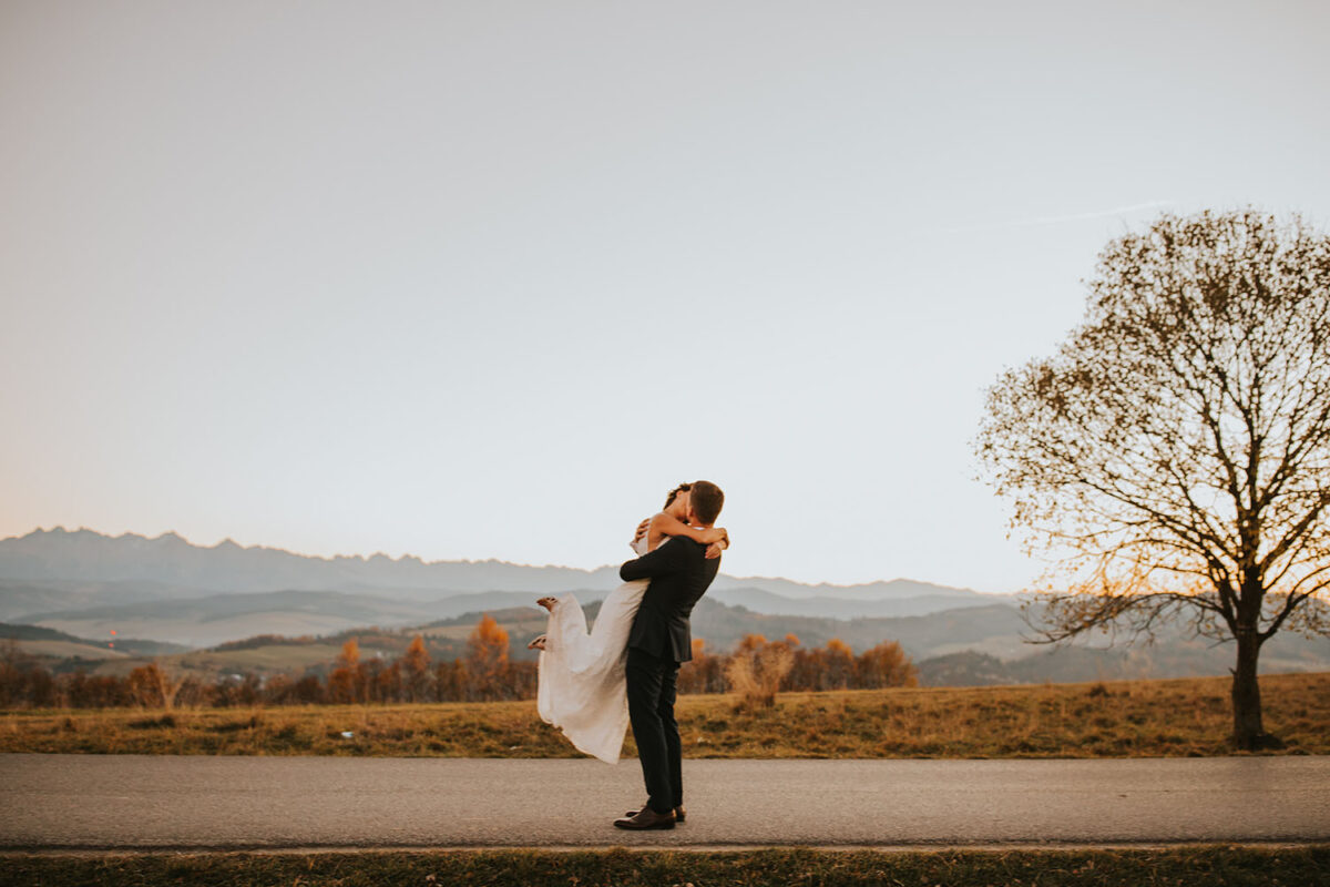 sesja ślubna nad Jeziorem Czorsztyńskim, Jezioro Czorsztyńskie, jesienna sesja ślubna